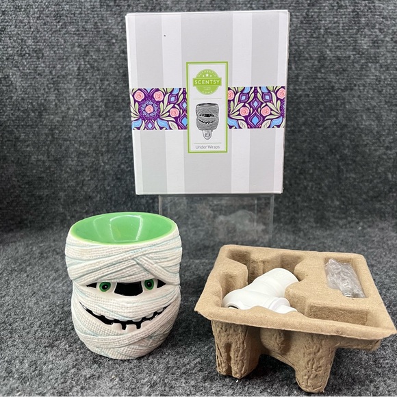 Scentsy Warmer Mummy  Under Wraps Halloween Wax Warmer Wall Plug In With Box - Picture 6 of 9